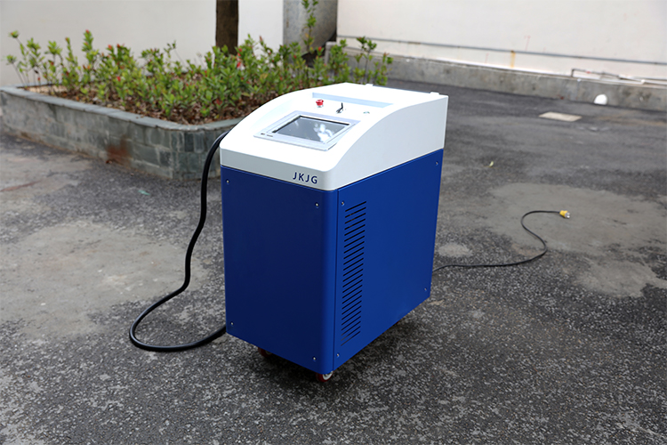 手持ち型レーザーの錆のクリーニング機械、レーザー洗浄機、 母材損傷無し、塗装、酸化被膜、サビ、樹脂残渣除去可能